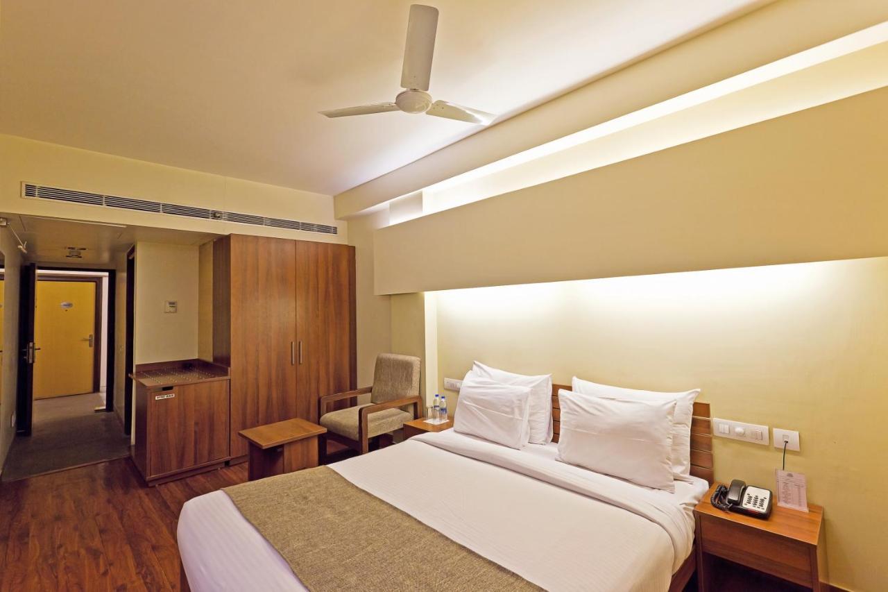 Whispering Palms Hotel Divisione di Jaipur Esterno foto