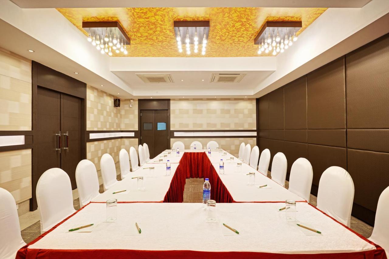Whispering Palms Hotel Divisione di Jaipur Esterno foto