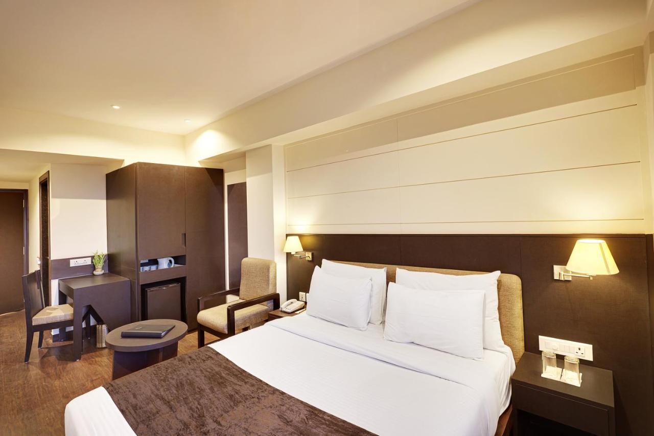 Whispering Palms Hotel Divisione di Jaipur Esterno foto